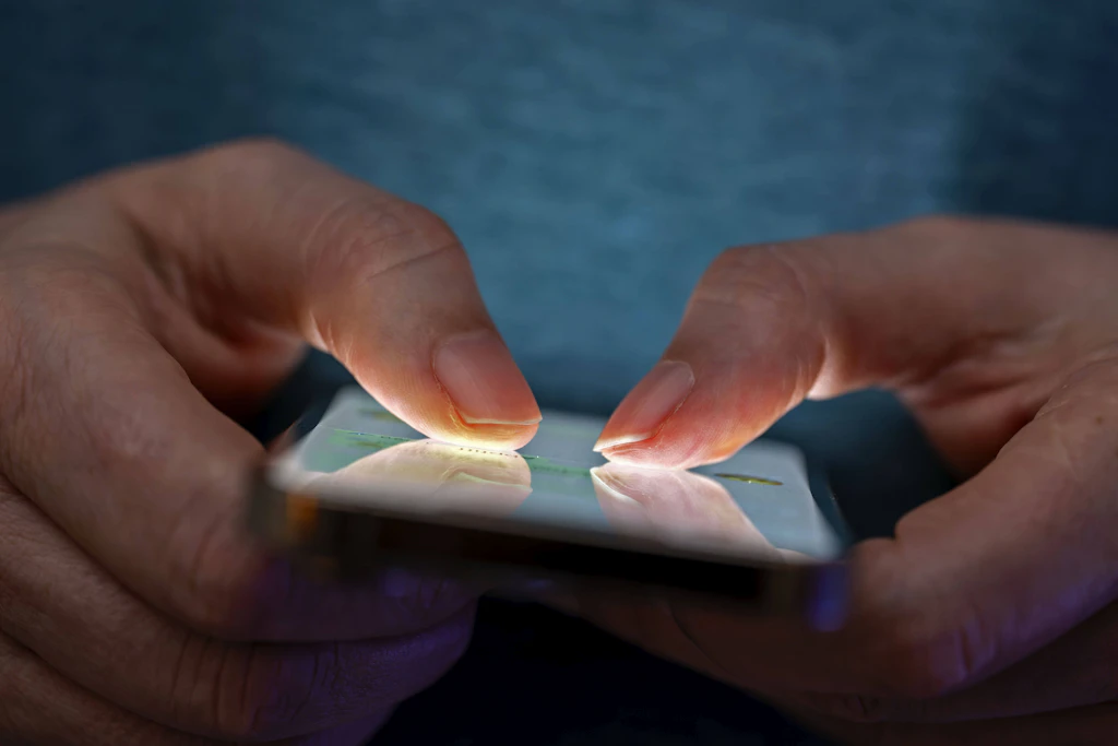 Die Polizei rät, ungewöhnliche WhatsApp-Nachrichten immer telefonisch zu überprüfen, bevor man reagiert.