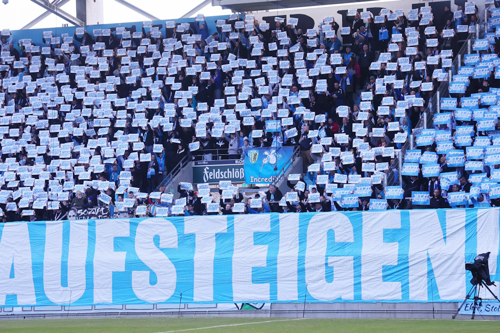 Die Forderung der Fußballfans hat auch zum Saisonstart noch nicht an Wirkung verloren: 