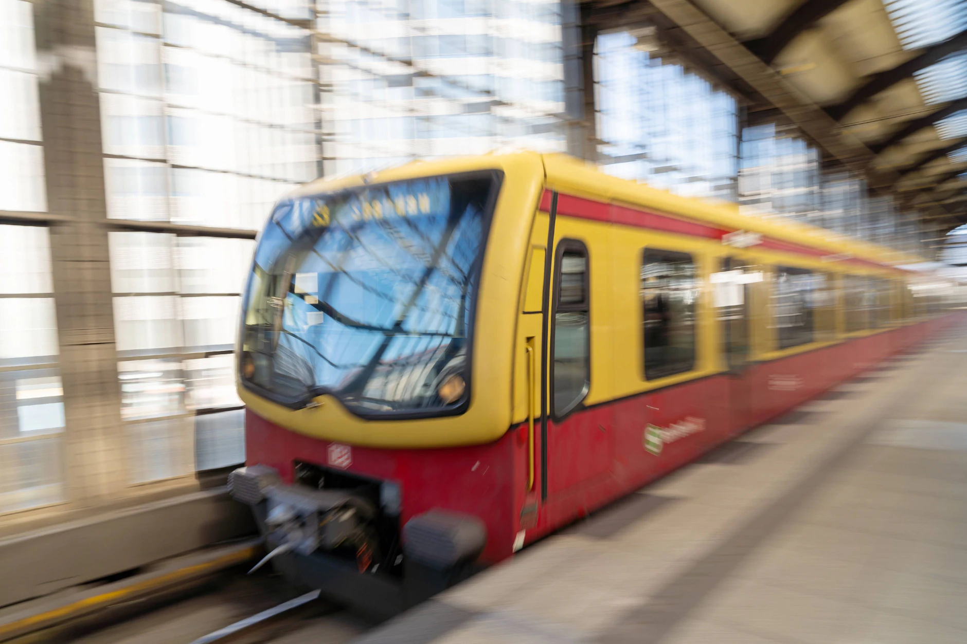 Ausgerechnet zum CSD in Berlin fährt die S-Bahn nicht!