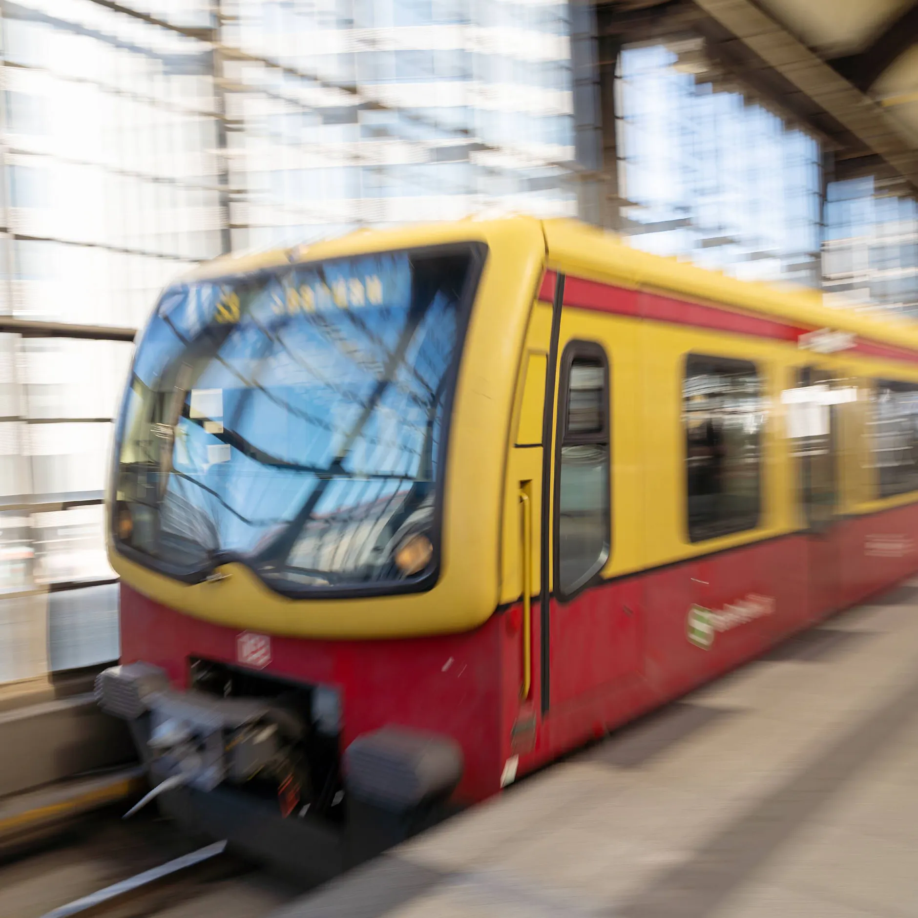 Ausgerechnet zum CSD in Berlin fährt die S-Bahn nicht!