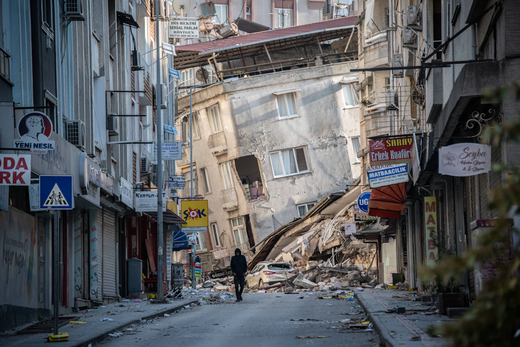 Im Februar 2023 verwüstete ein Erdbeben die türkische Stadt Antakya. Jeremy Dudziak erlebte die Katastrophe mit. 