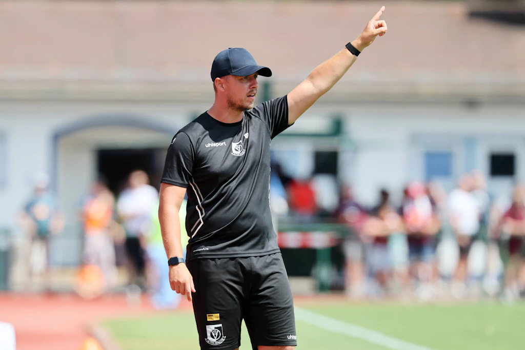 Trainer Dan Twardzik will mit der VSG Altglienicke in die 3. Liga.
