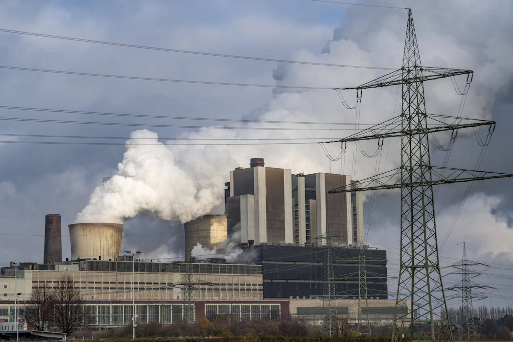 Kohle soll nach der IEA-Prognose 2026 von erneuerbaren Energien als größte Stromquelle abgelöst werden.