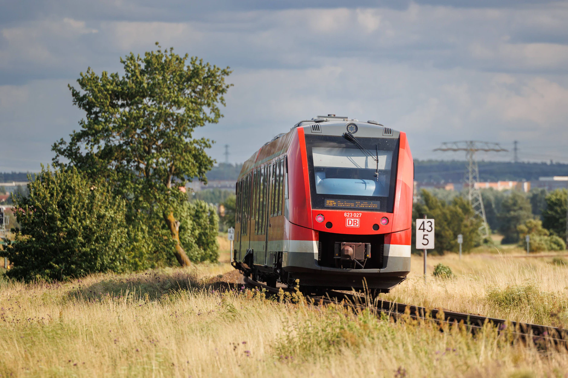 Im Nordosten Deutschlands gibt es viele Dörfer und Kleinstädte, die darauf hoffen, dass ihr Bahnhof wieder in Betrieb gesetzt wird.