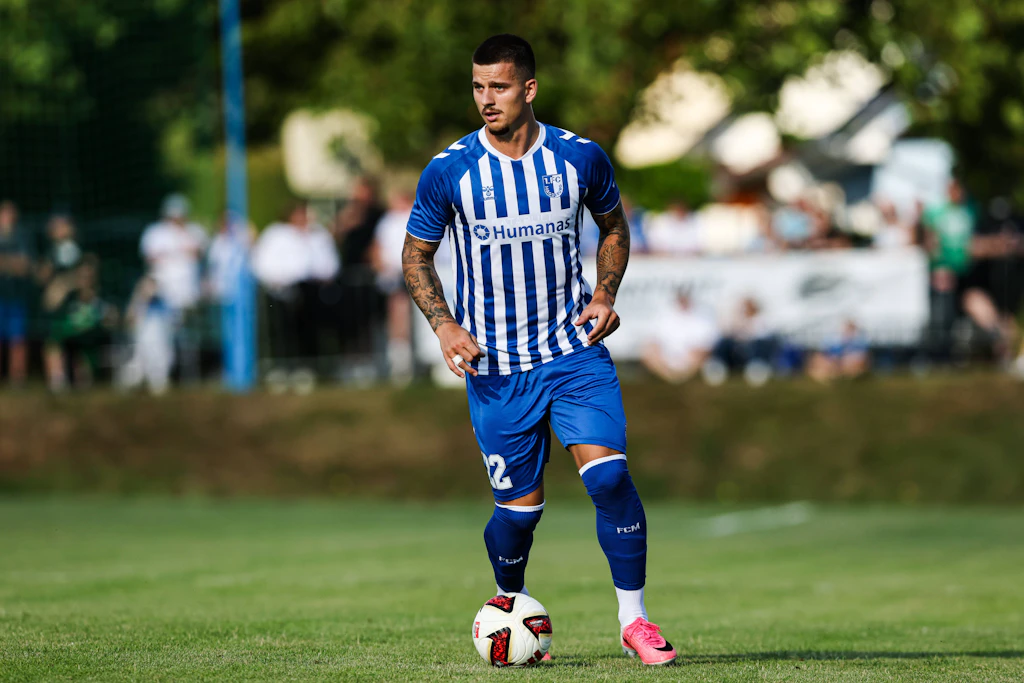 Mateusz Zukowski sagte Interessenten aus der Fußball-Bundesliga ab und bleibt vorerst beim 1. FC Magdeburg.