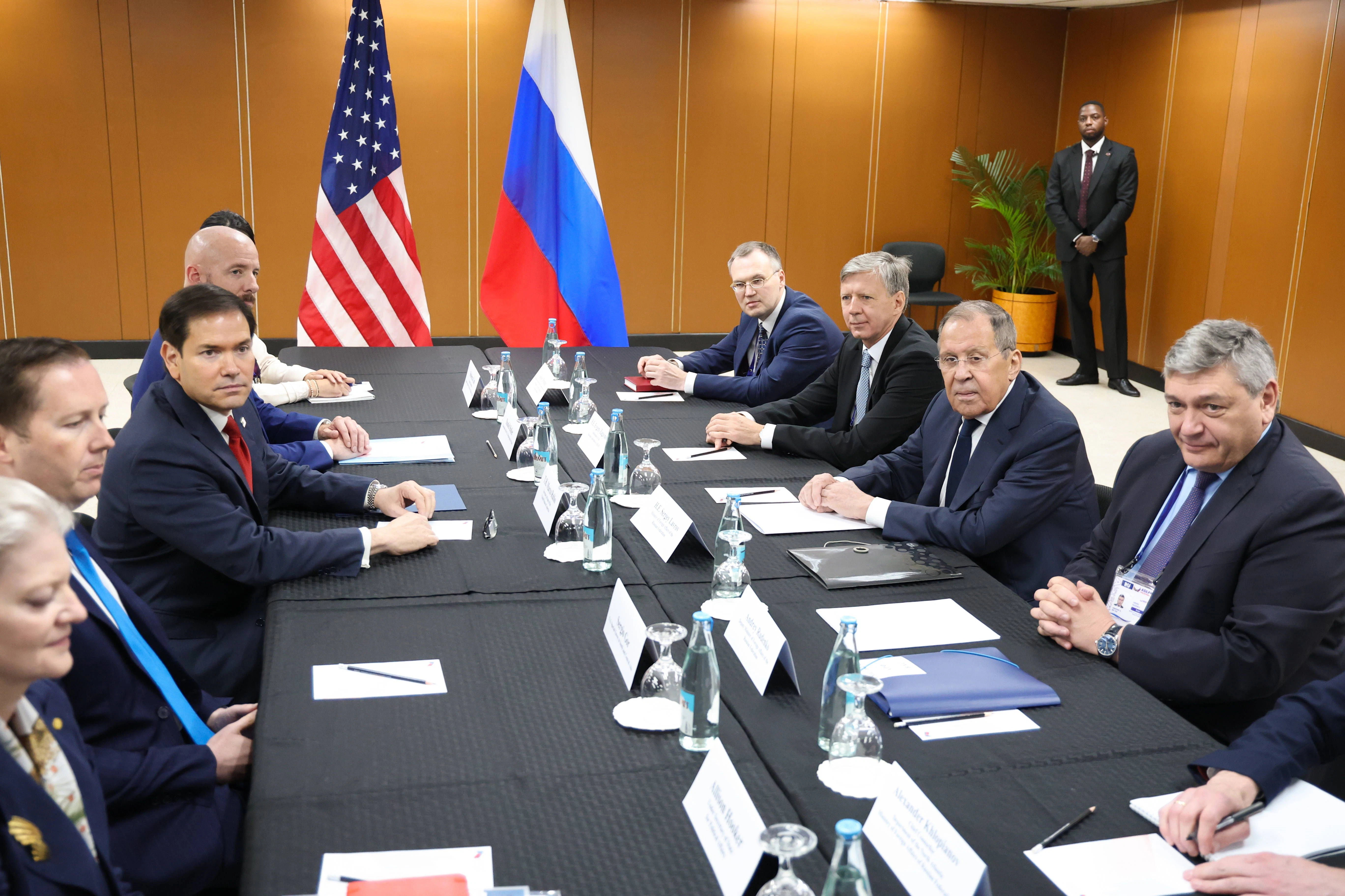 Rubio begräbt den „Geist von Alaska“: Treffen mit Lawrow endet ohne neue Ukraine-Perspektive