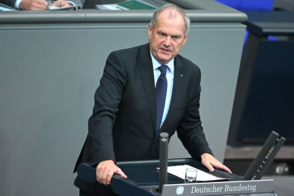 Erst zugesagt, dann abgesagt: Der CDU-Bundestagsabgeordnete Fritz Güntzler erweist sich als Fehlgriff des Kanzlers.