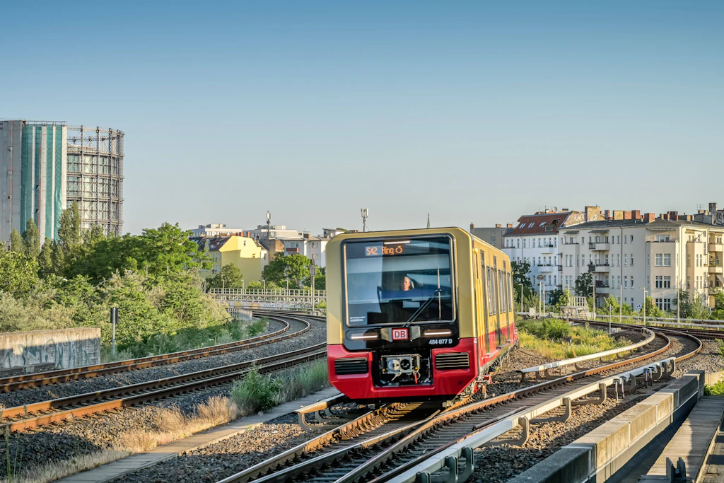 Die Berliner Ringbahn hat am Freitagmorgen mit Stellwerkproblemen am Südkreuz zu kämpfen. (Symbolbild)