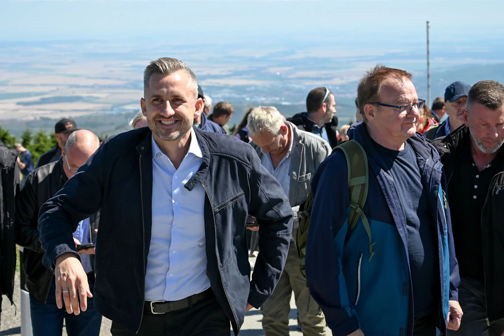 AfD-Spitzenkandidat Ulrich Siegmund mit Parteimitgliedern auf dem 1141,2 Meter hohen Brocken im Harz.