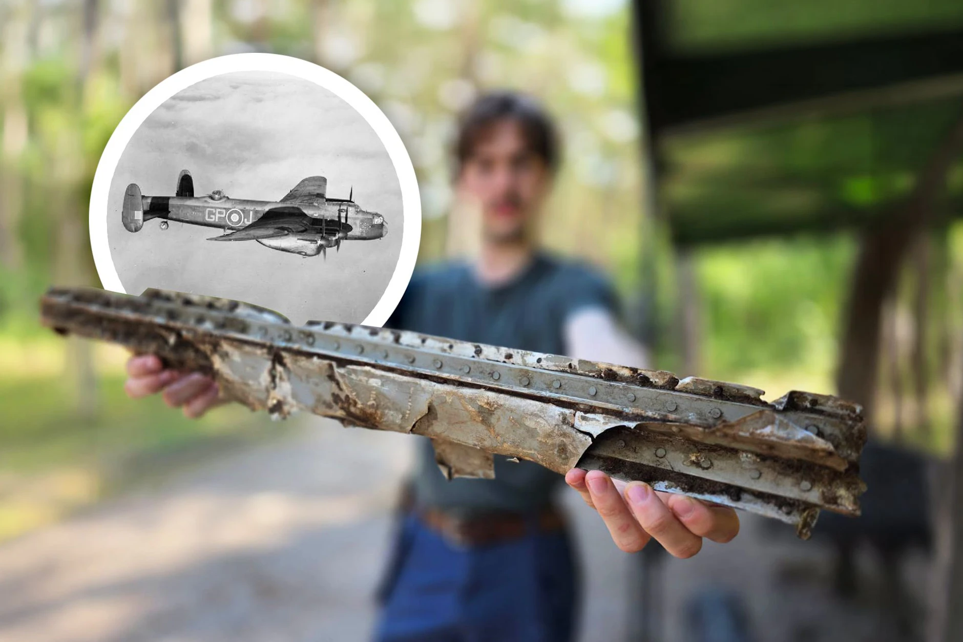 In einem Wald bei Swinemünde wurden Metallteile gefunden, die vermutlich zu einem abgeschossenen britischen Bomber aus dem Zweiten Weltkrieg gehören.
