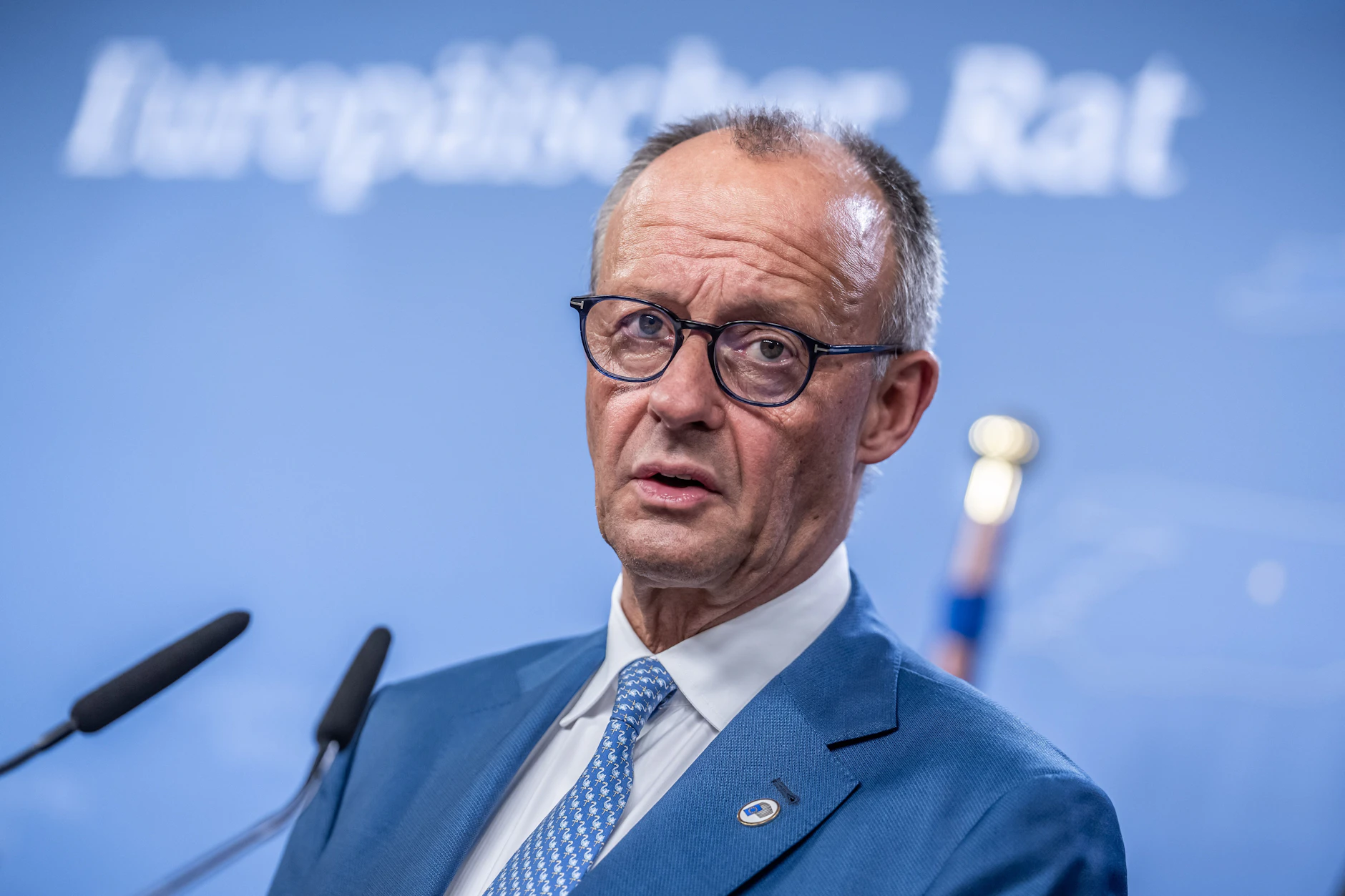 Bundeskanzler Friedrich Merz dürfte von Hallervordens heftigr Kritik und Schulzes Zurückhaltung nicht begeistert sein.