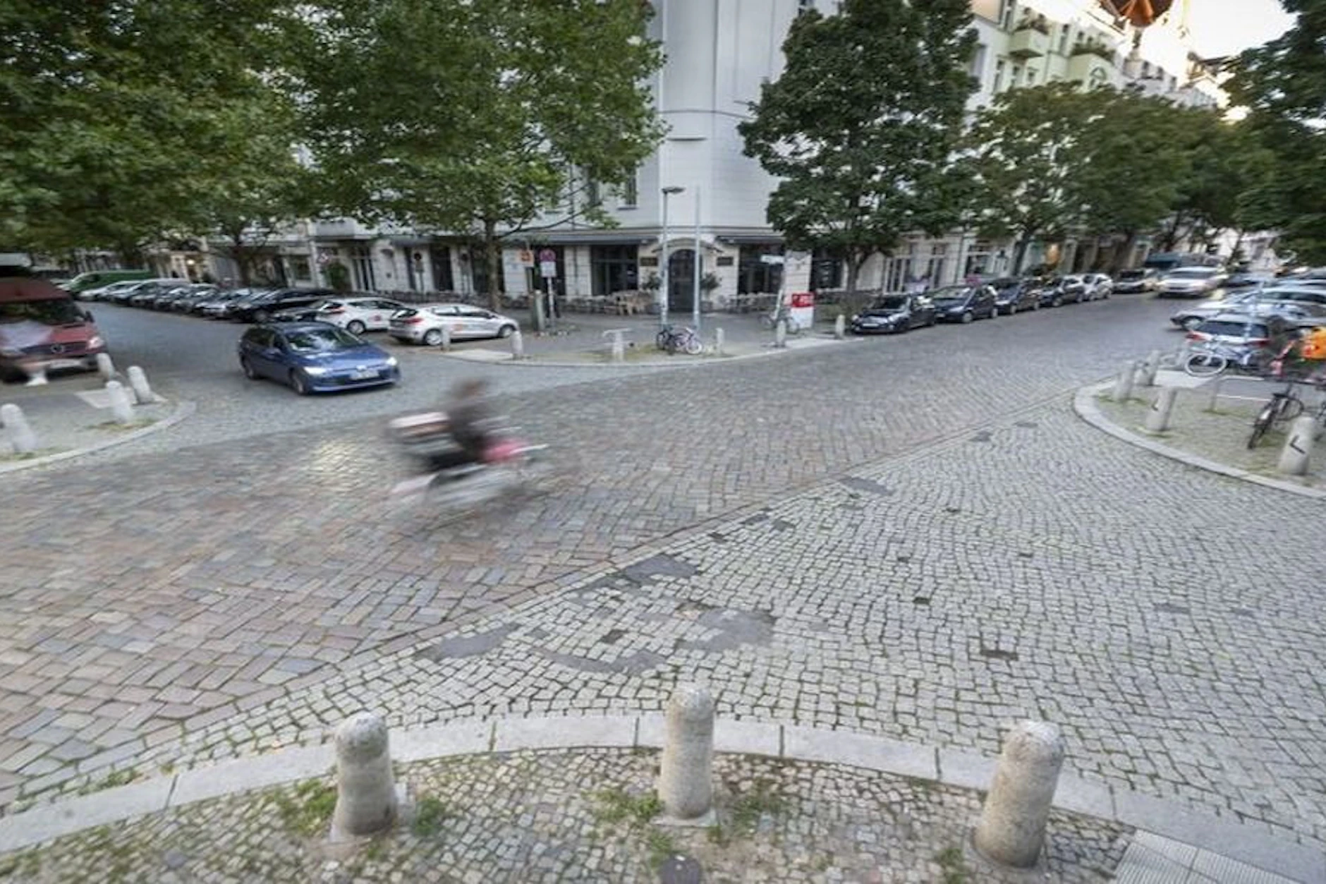 In der Hufelandstraße wird das Kopfsteinpflaster besser befahrbar
