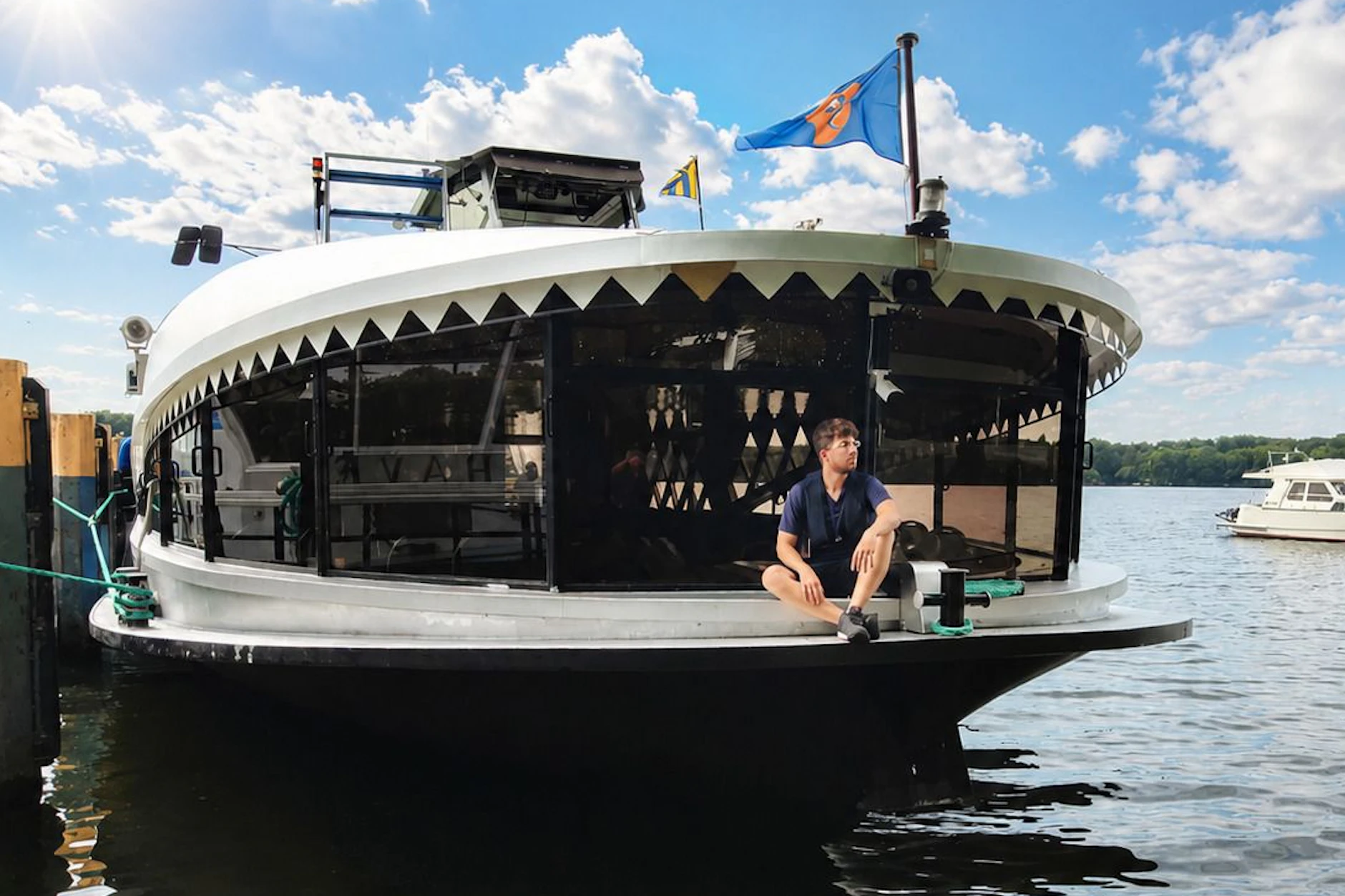 Cem auf der Moby Dick. Sein Kindheitstraum ging in Erfüllung.