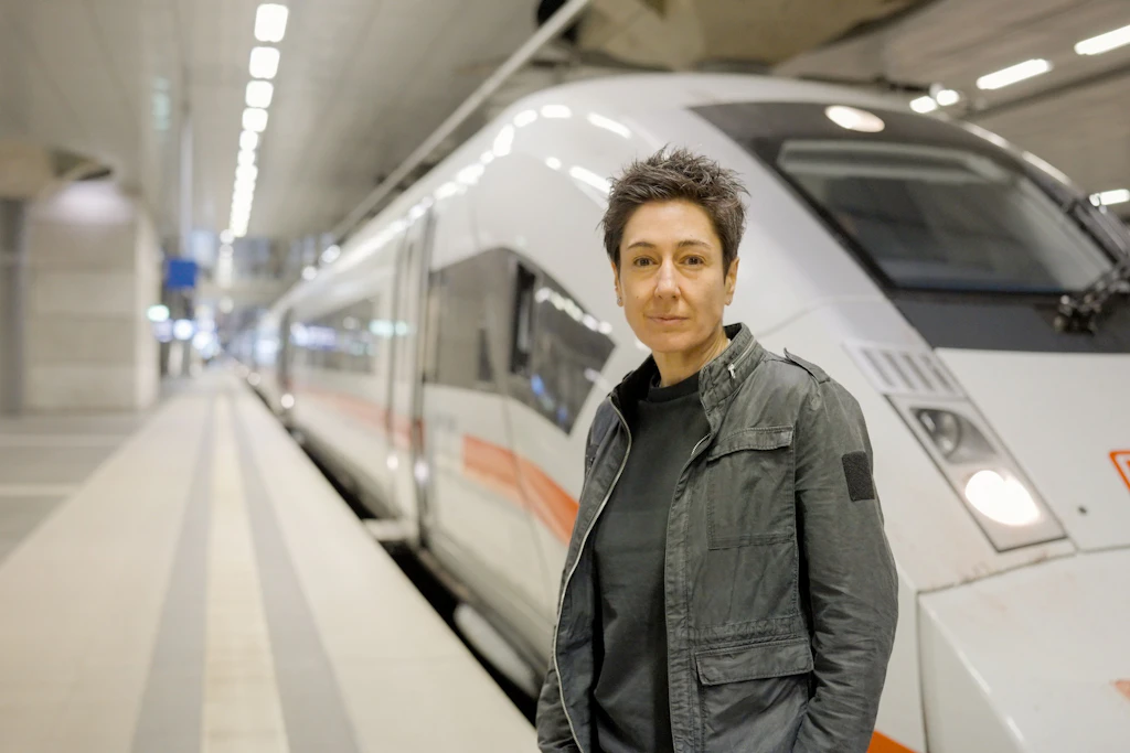 Die Bahn kritisiert die ZDF-Doku mit Dunja Hayali.
