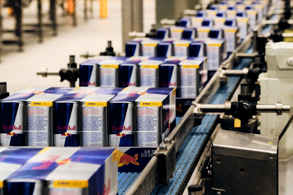 Einblicke in den Produktionscampus Baruth von Rauch, Red Bull und künftig auch dem Dosenhersteller Rauch. Eine Dosenstraße von Red Bull.