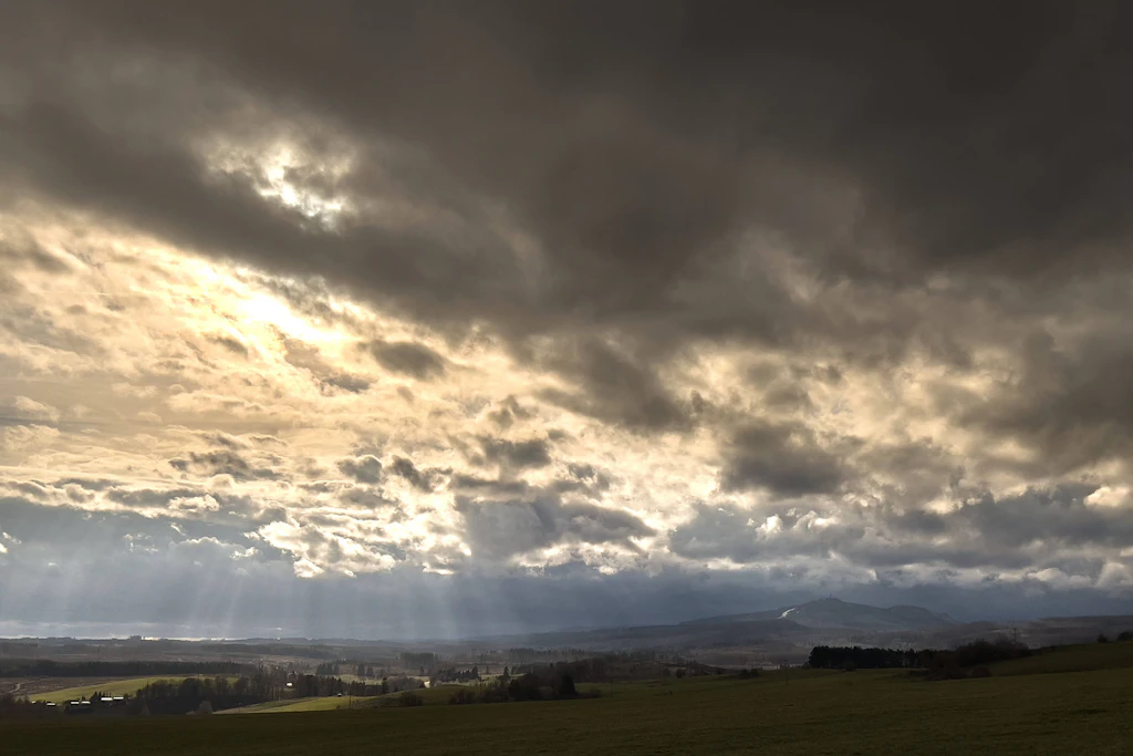 Sonne am Samstag, Wolken und Schauer am Sonntag: der Wetterüberblick für den Osten. (Symbolbild)