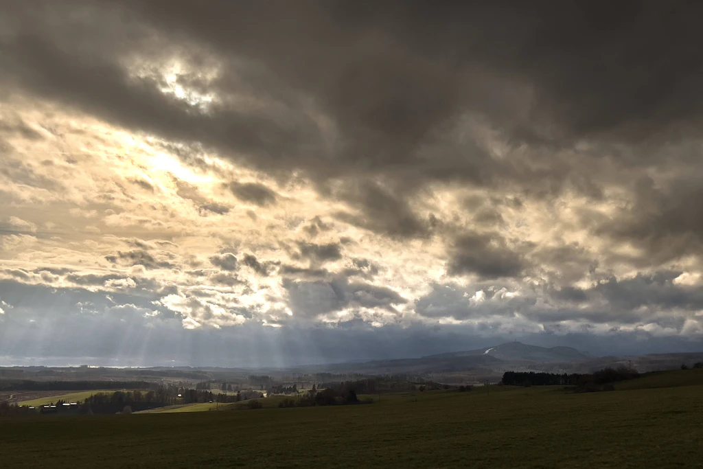 Sonne am Samstag, Wolken und Schauer am Sonntag: der Wetterüberblick für den Osten. (Symbolbild)