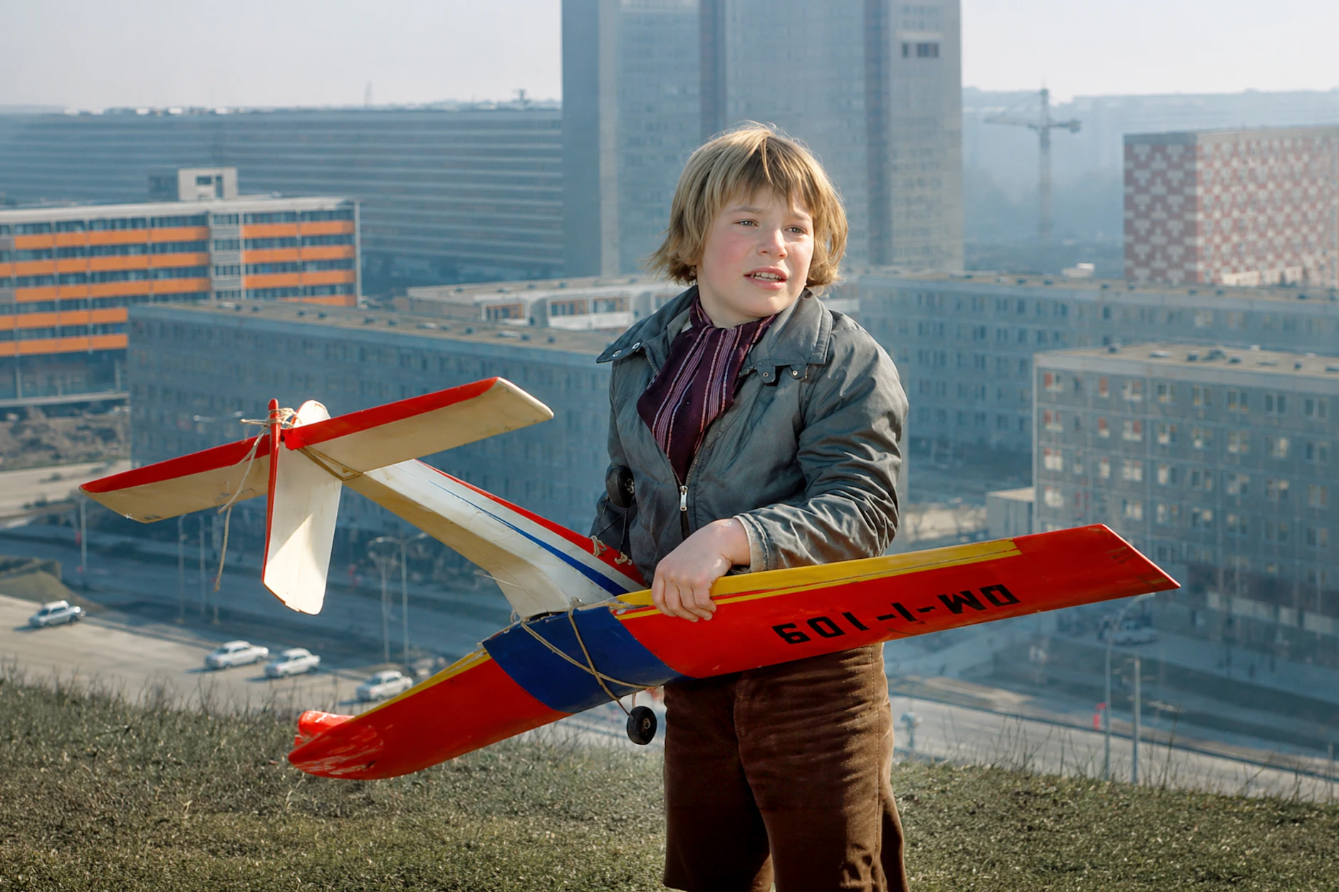 Peter Welz im DDR-Film Ikarus. Vor allem das Ende ist vielen in lebhafter Erinnerung geblieben. Reinschauen lohnt sich, den Film gibt es jetzt gratis auf Youtube.