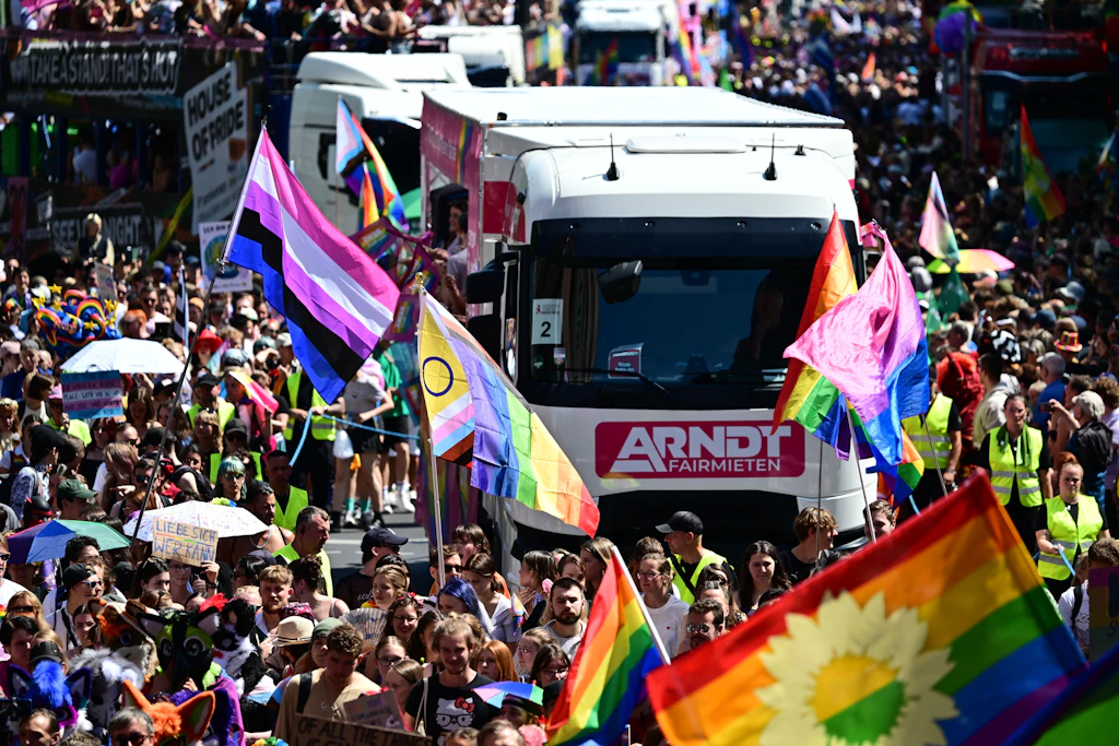 „Haltung ist hot“: Berlin feiert den größten CSD seiner Geschichte – am Abend singt Sarah Connor