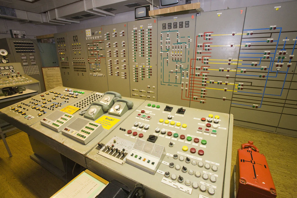 Die Schaltzentrale im Atombunker Harnekop: Von hier aus überwachten Techniker die lebenswichtigen Systeme der DDR-Führungsstelle.