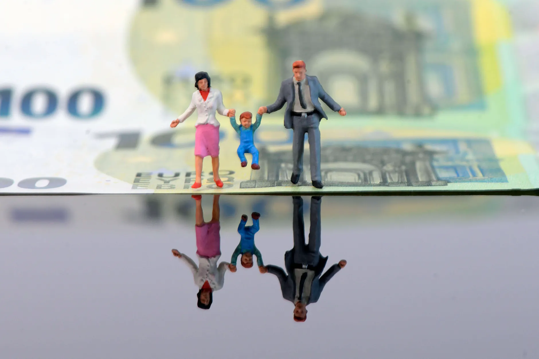 Die Eltern können schon im frühen Kindesalter dazu beitragen, dass die Kinder im Alter finanziell besser dastehen. Dafür soll das Projekt Frühstart-Rente sorgen.