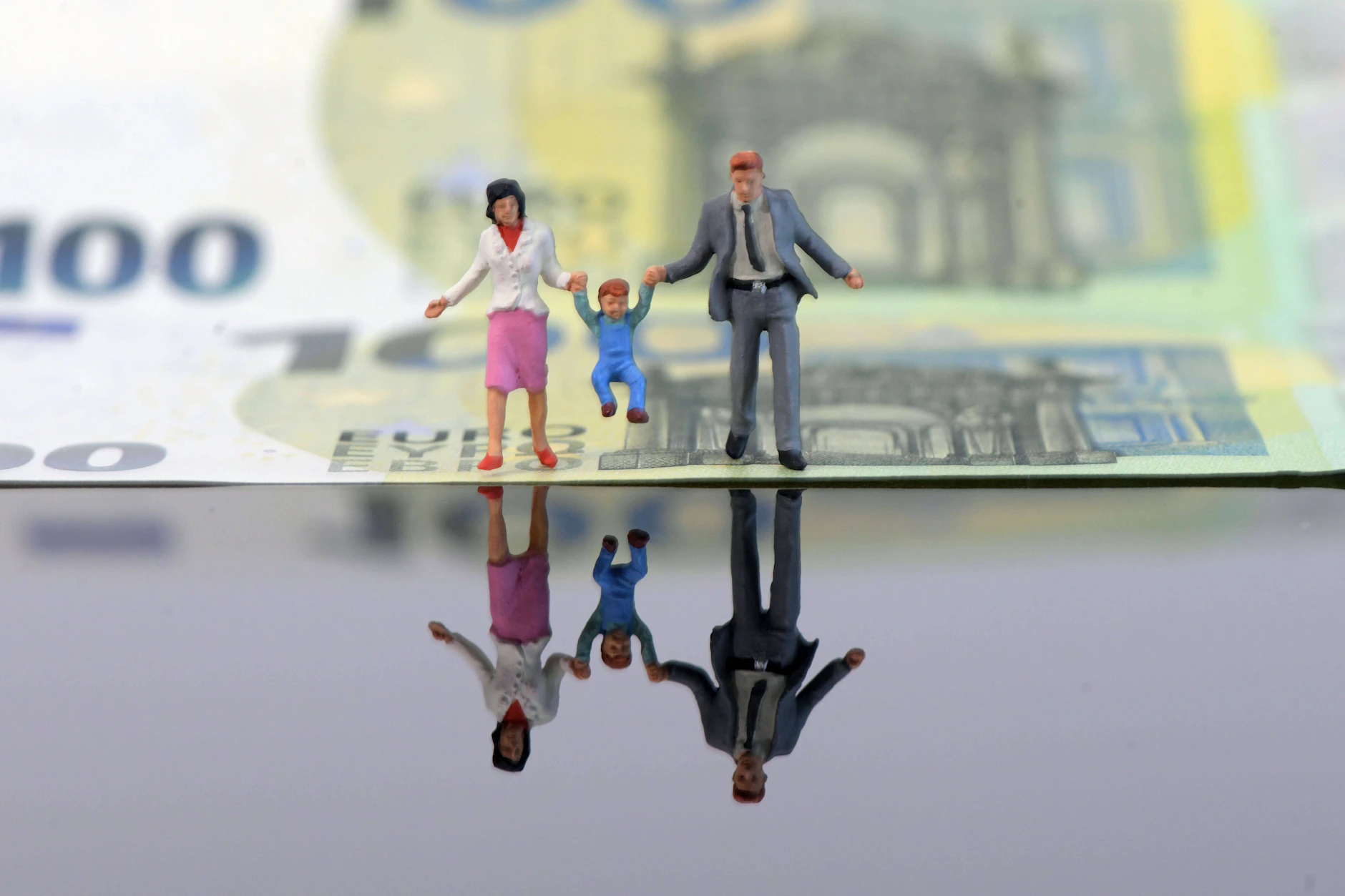 Die Eltern können schon im frühen Kindesalter dazu beitragen, dass die Kinder im Alter finanziell besser dastehen. Dafür soll das Projekt Frühstart-Rente sorgen.