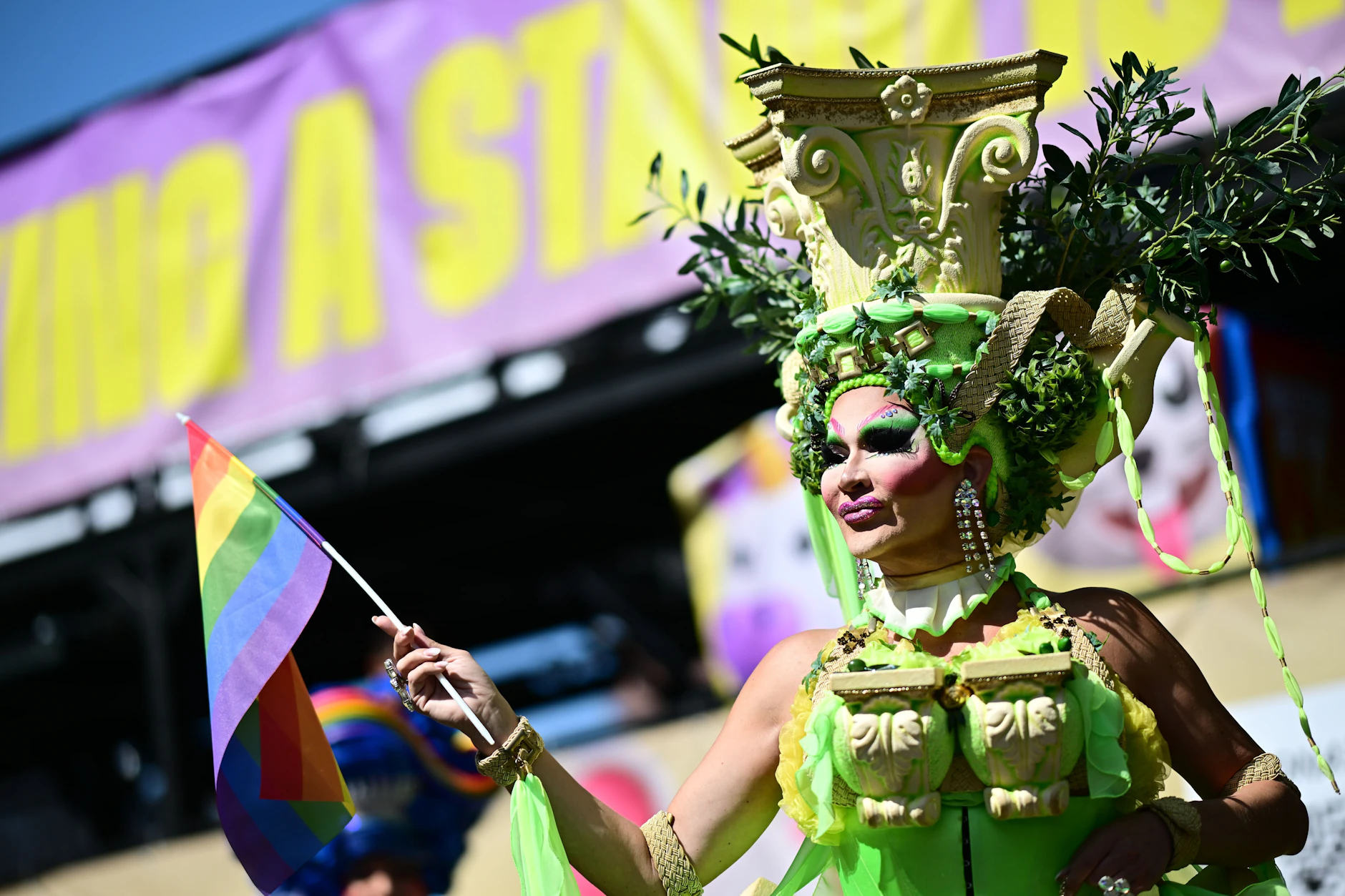 Zum CSD kamen auch in diesem Jahr wieder viele bunt kostümierte Menschen, um auf die Rechte queerer Menschen aufmerksam zu machen.