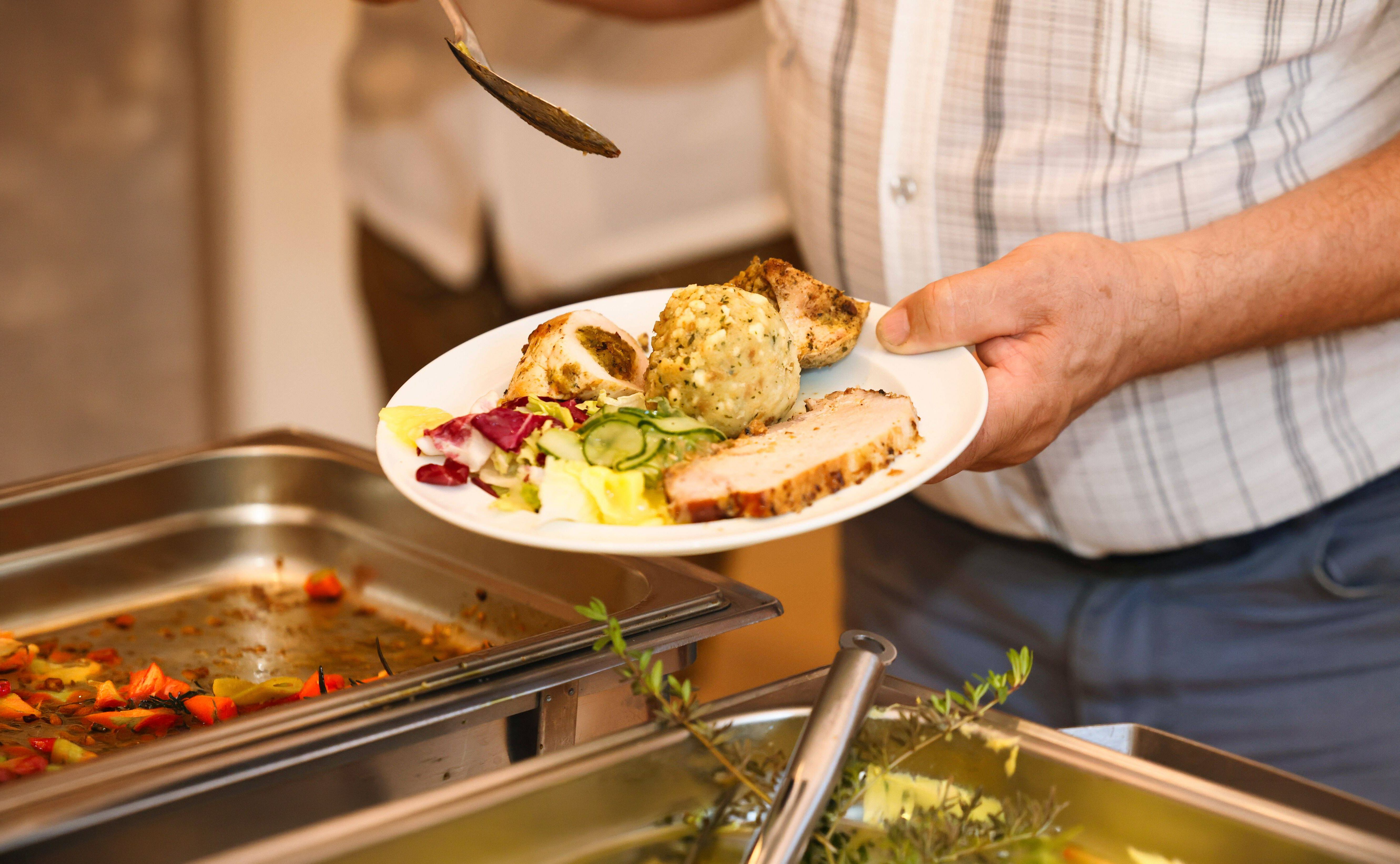 Psychotricks im Buffet-Restaurant: So bringt man Sie dazu, weniger zu essen!