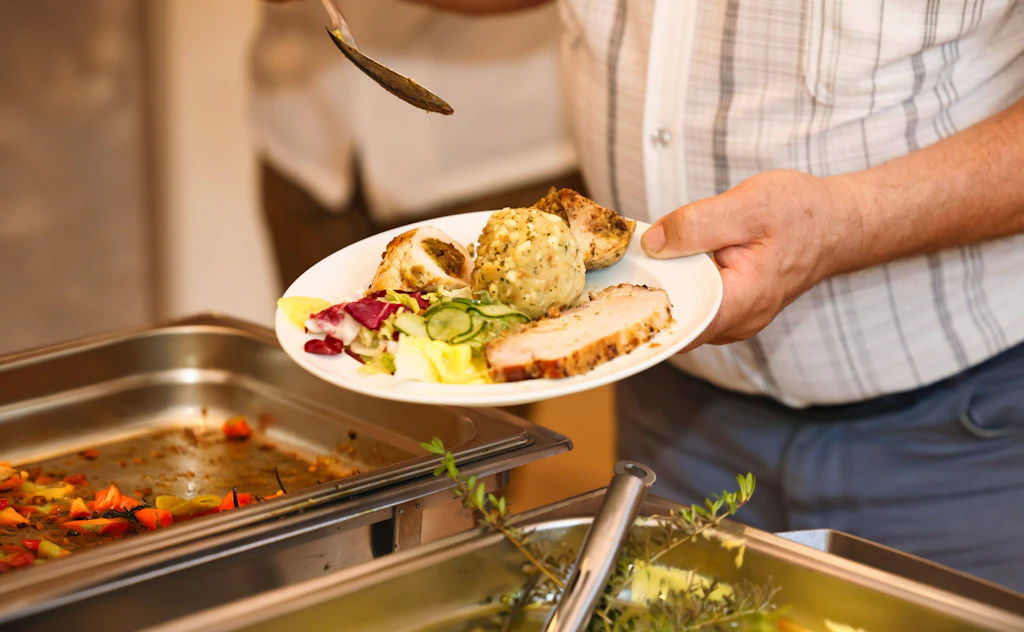 Psychotricks-im-Buffet-Restaurant-So-bringt-man-Sie-dazu-weniger-zu-essen-