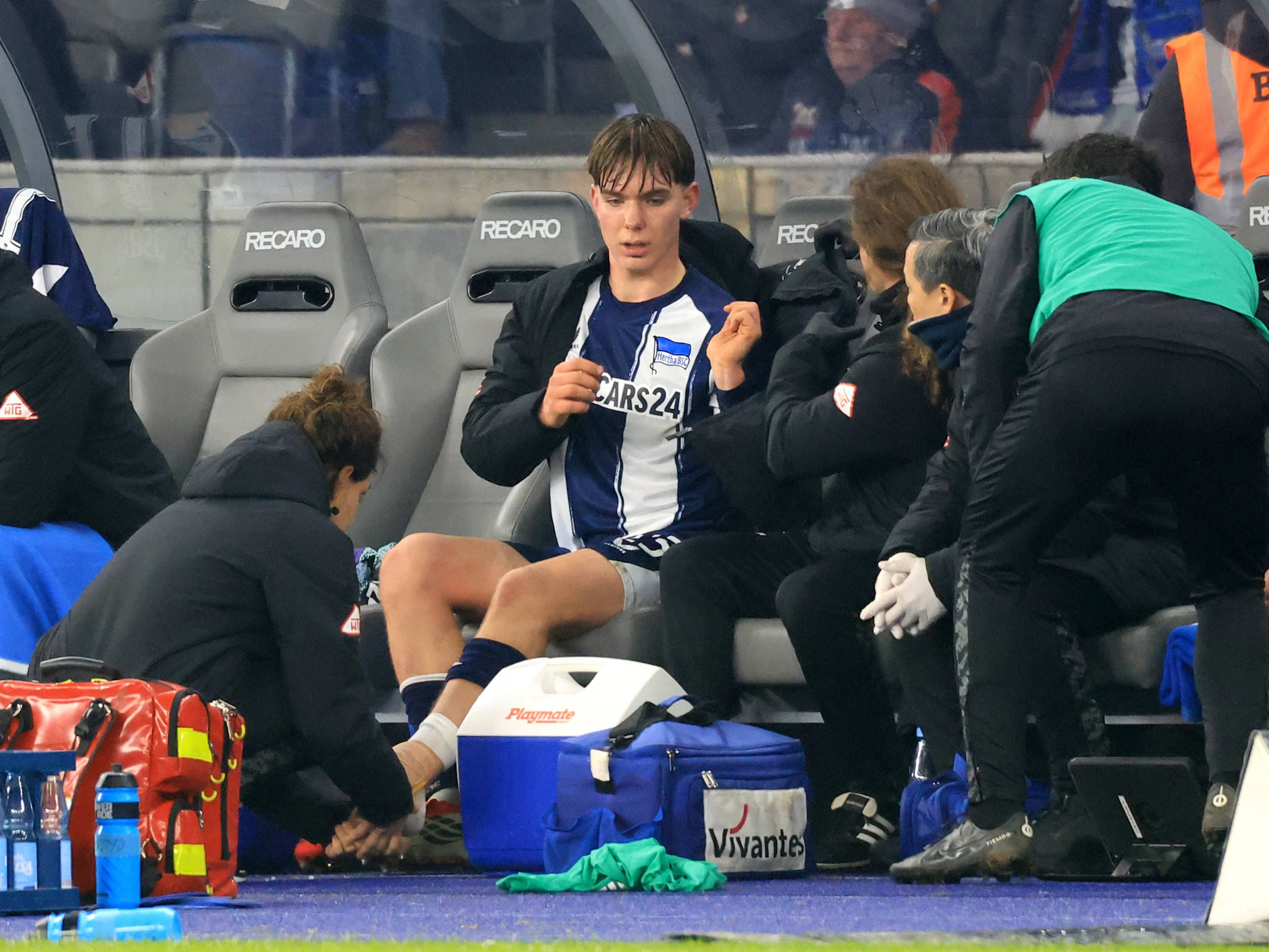 Im Januar verletzte sich Kennet Eichhorn beim Herthas Spiel gegen Schalke schwer am Sprunggelenk. Sieben Woche später konnte er wieder spielen.