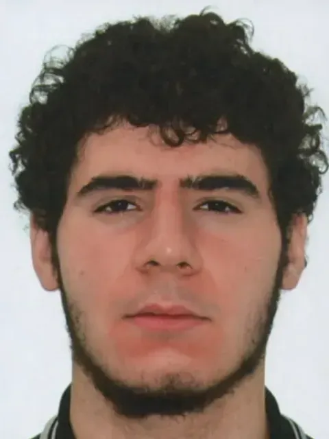Mit diesem Foto fahndet die Polizei nach dem 21-jährigen Verdächtigen Abdul B.
