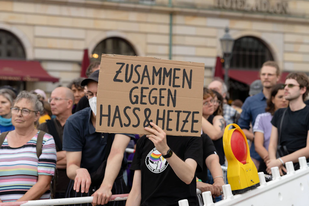 CSD-Anschlag in Berlin: Islamverbände verurteilen Gewalttat und mahnen zur Besonnenheit