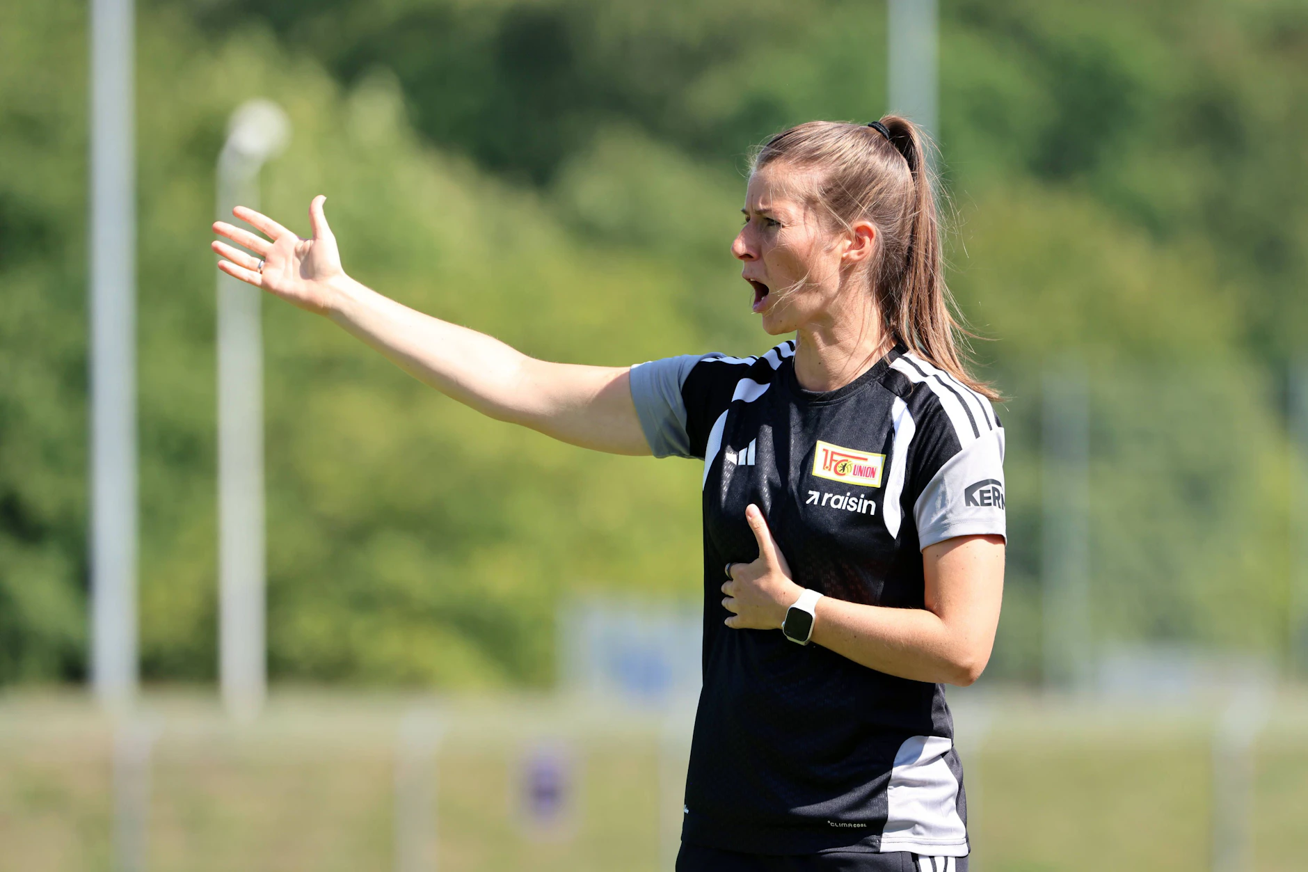 Marie-Louise Eta muss mit den Frauen auf das erste Heimspiel an einem Sonnabend warten.