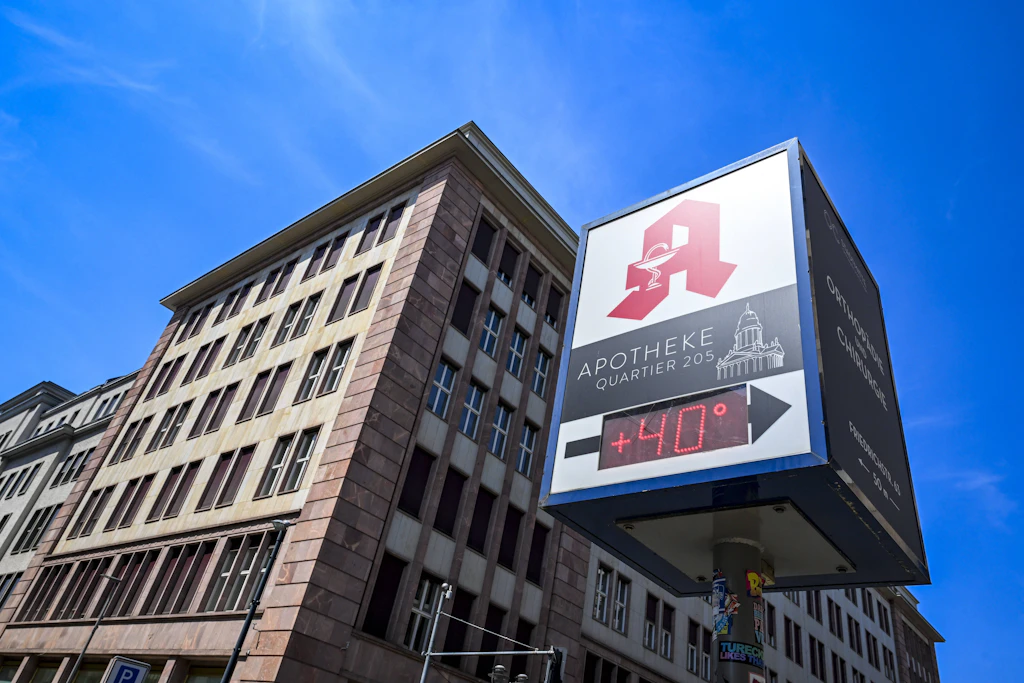 Auf Berlin und Brandenburg rollt die nächste Hitzewelle zu.