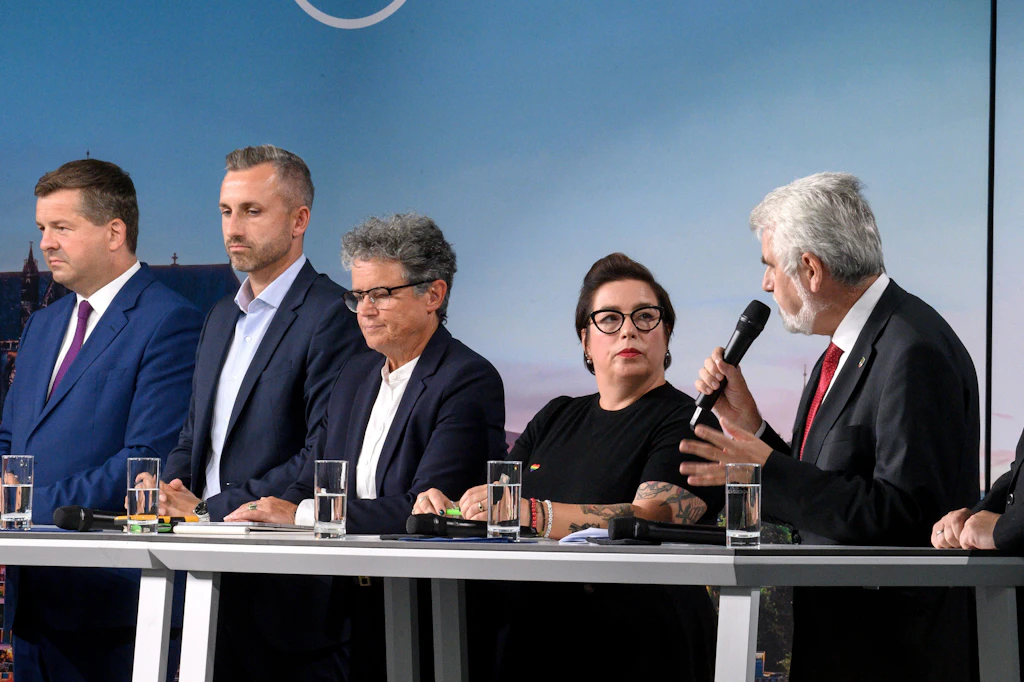 Die Spitzenkandidaten zur Landtagswahl in Sachsen-Anhalt (v.l.n.r.): Sven Schulze (CDU), Ulrich Siegmund (AfD), Lydia Hüskens (FDP), Susan Sziborra-Seidlitz (Grüne) und Armin Willingmann (SPD)