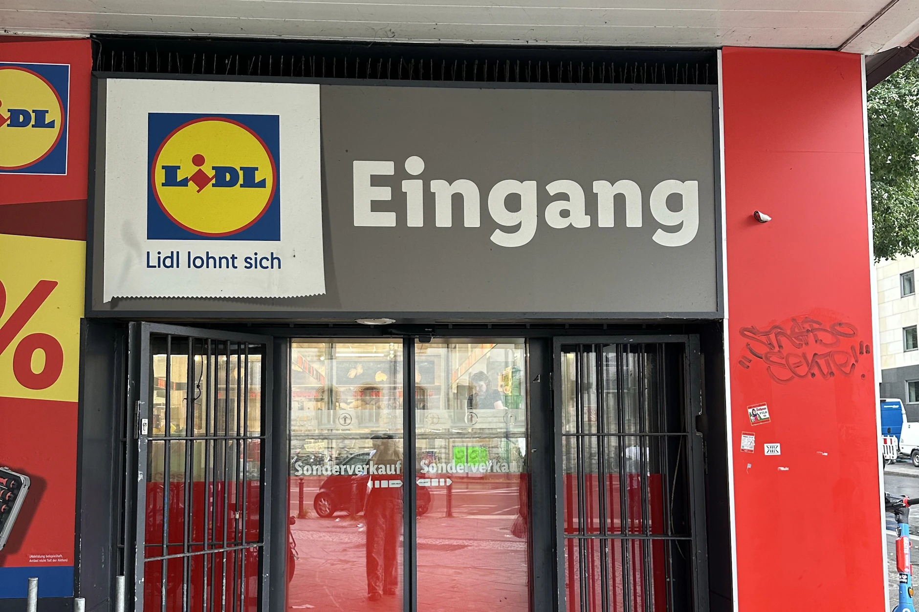 Kleidung, Kinderspielzeug, Deko – alles für wenig Geld.