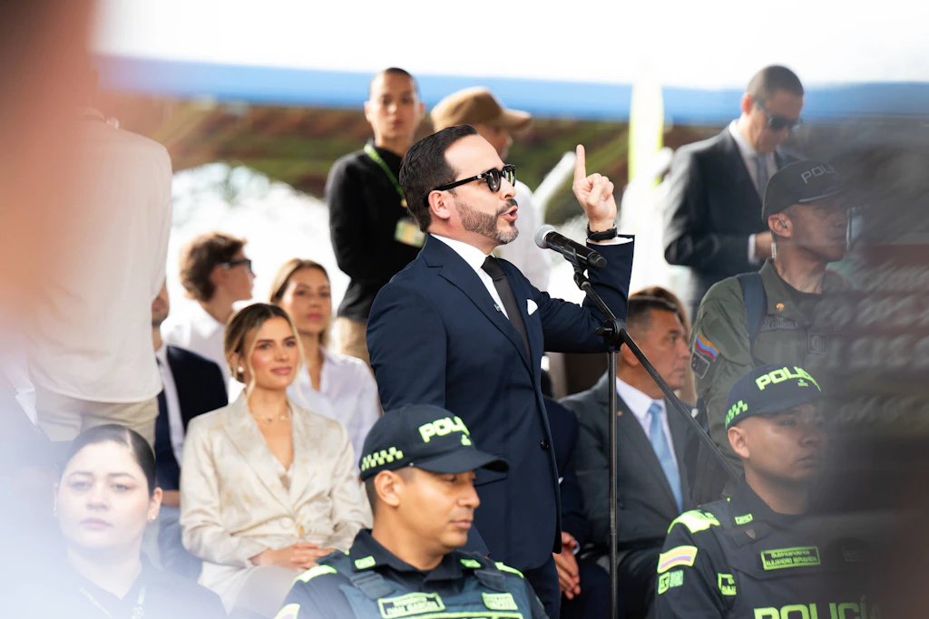 Kolumbiens designierter Präsident Abelardo De la Espriella am Unabhängigkeitstag des Landes am 20. Juli. Er hat nun weitreichende diplomatische Einschnitte angekündigt.