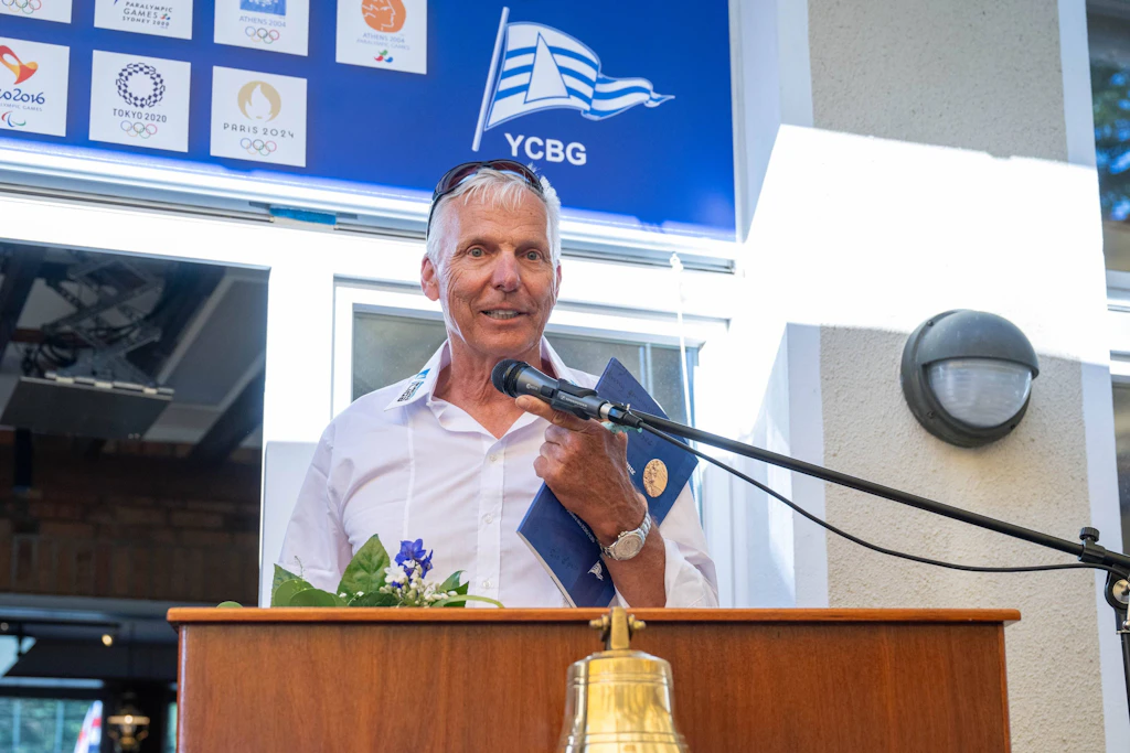 Der dreifache Olympiasieger Jochen Schümann hatte beim Wiedersehen mit seinen früheren Weggefährten viel zu erzählen.