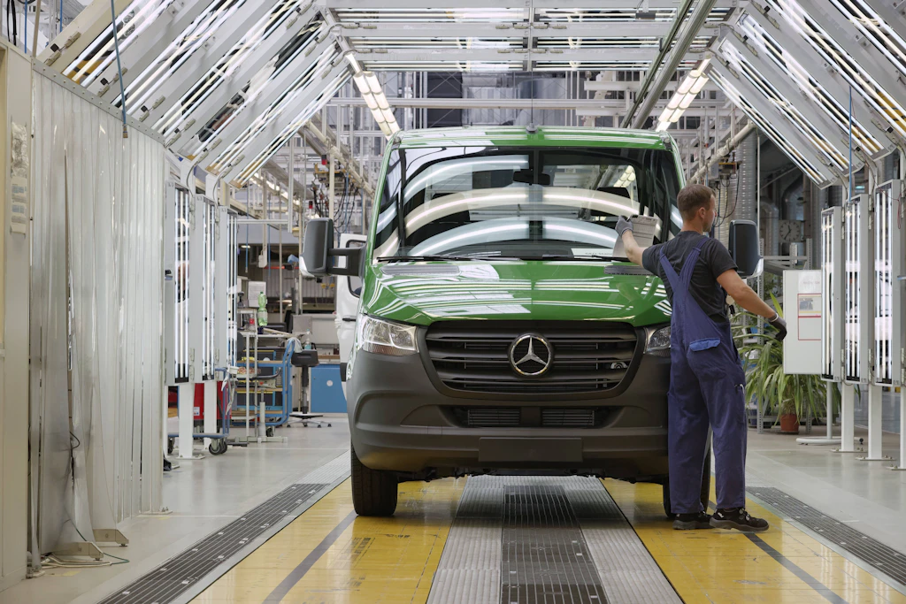 VW und Mercedes: Millionenboni für Vorstände – und Mitarbeiter müssen jetzt die Krise ausbaden?