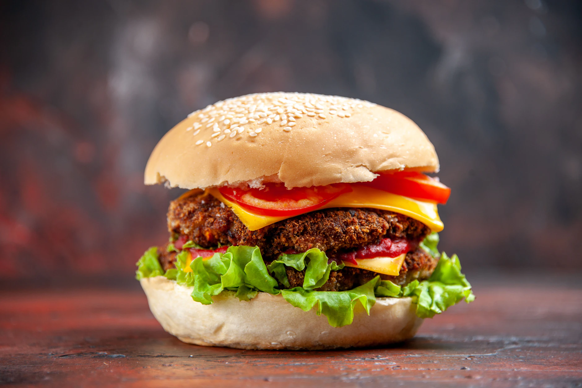 Für einen Burger aus Waschbär- und Rehfleisch oder Nutria und Wildschwein zahlen die Gäste 9,50 Euro. Symbolbild.