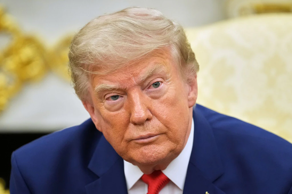„Werden sie hart treffen“: Trump droht nach iranischem Angriff mit Vergeltung