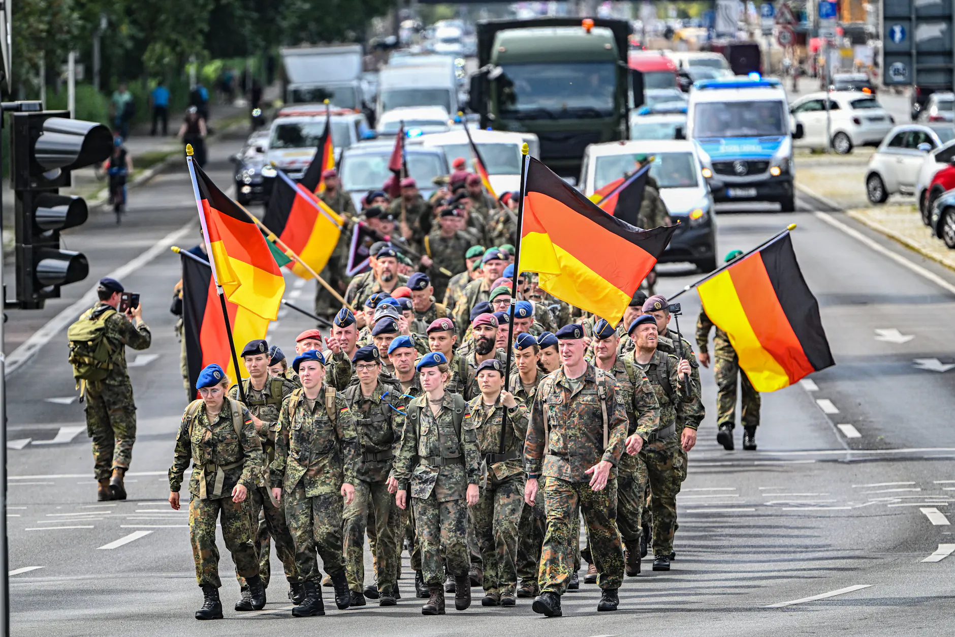 Jedes Jahr marschieren Soldaten der Bundeswehr in Gedenken an verstorbene Kameraden. Auf den Straßen Berlins sorgt das für erhebliche Behinderungen.