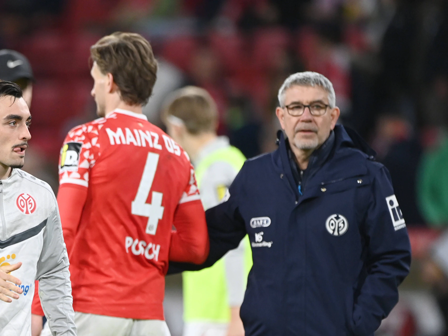 Trainer Urs Fischer will Stefan Posch nach einem halben Jahr als Leihspieler fest bei Mainz 05 verpflichten. Der Poker mit Como 1907 läuft auf Hochtouren.
