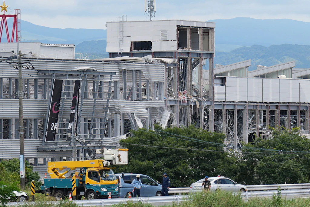Die AEON Mall, die durch eine Explosion nach einem Erdbeben zerstört wurde, ist in Kashima in der Präfektur Kumamoto im Süden Japans zu sehen.