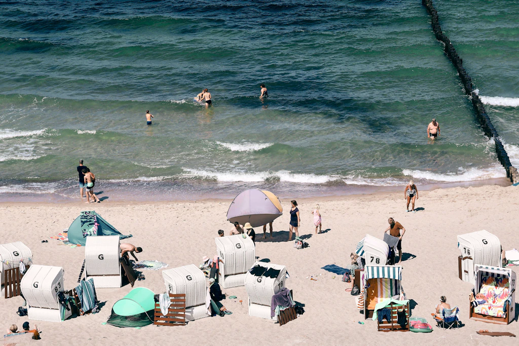 Urlauber an der Ostseeküste in Kühlungsborn