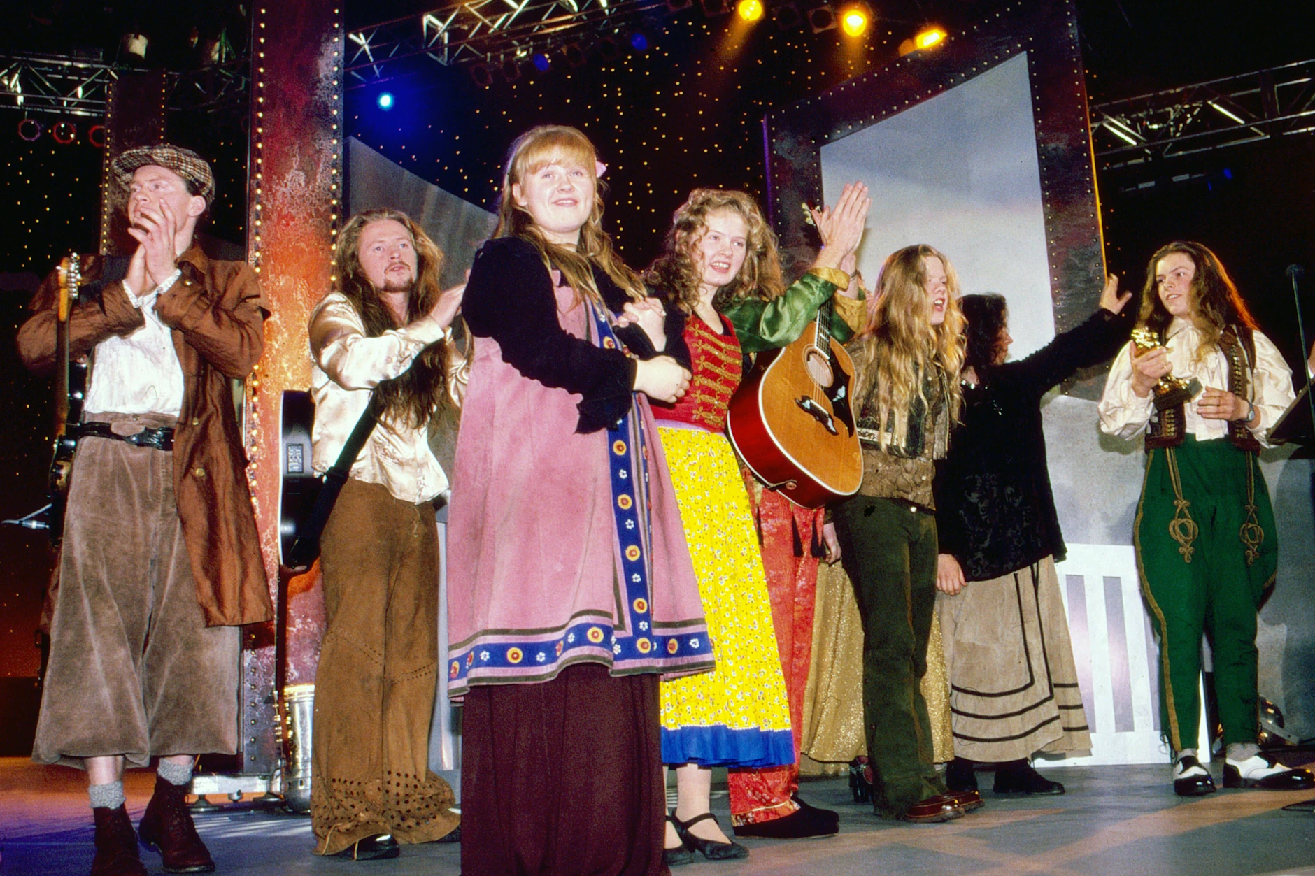 Barby Kelly mit ihren Geschwistern bei einem Auftritt 1999.