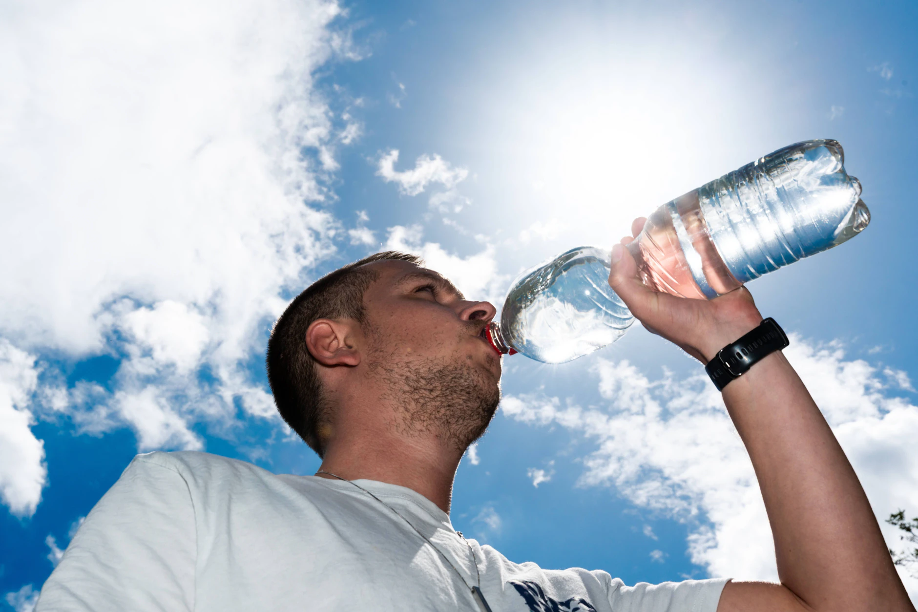 Viel trinken ist bei hohen Temperaturen wichtig. Doch was ist bei der Hitze das richtige Getränk.
