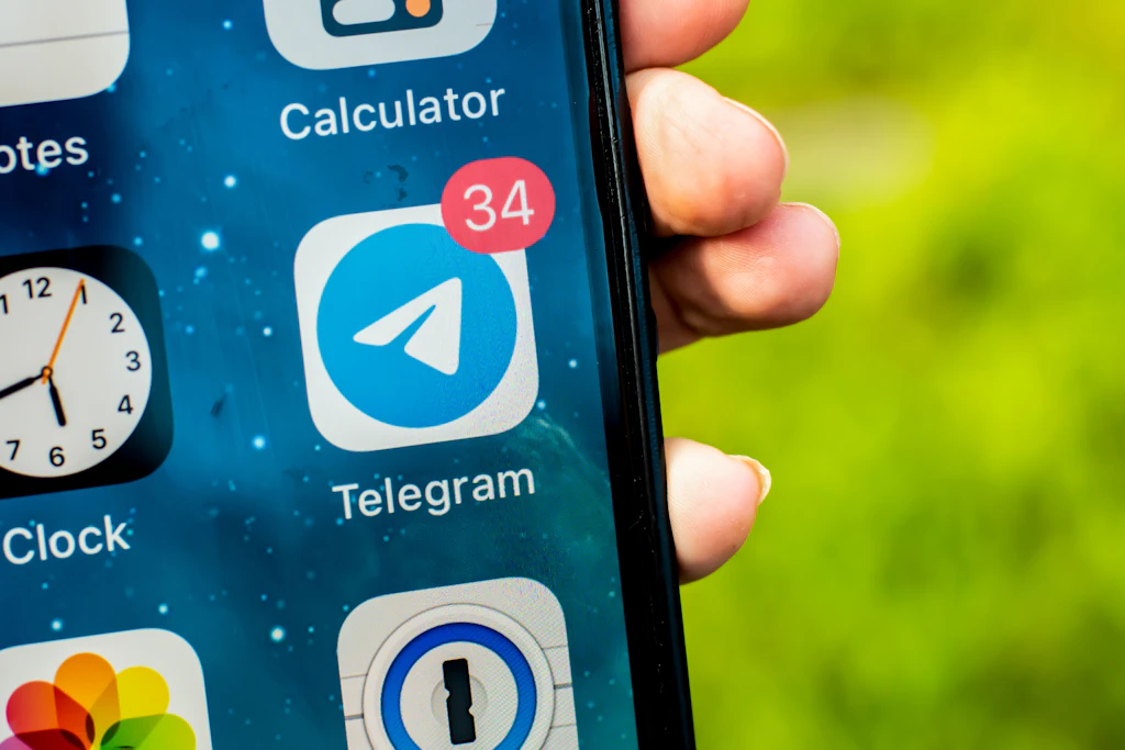 Australiens Internetaufsicht eSafety hat Telegram wegen mutmaßlich nicht rechtzeitig gelöschter Terrorvideos verklagt.