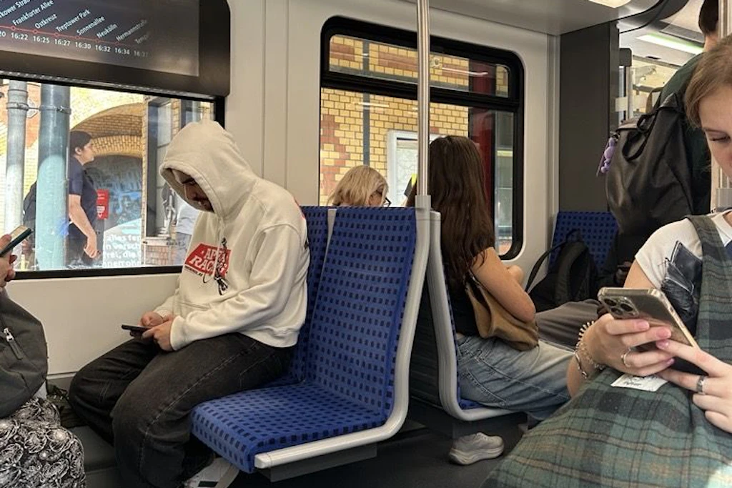 Schlechter Handyempfang in der Ringbahn sorgt bei vielen Fahrgästen immer wieder für Frust.