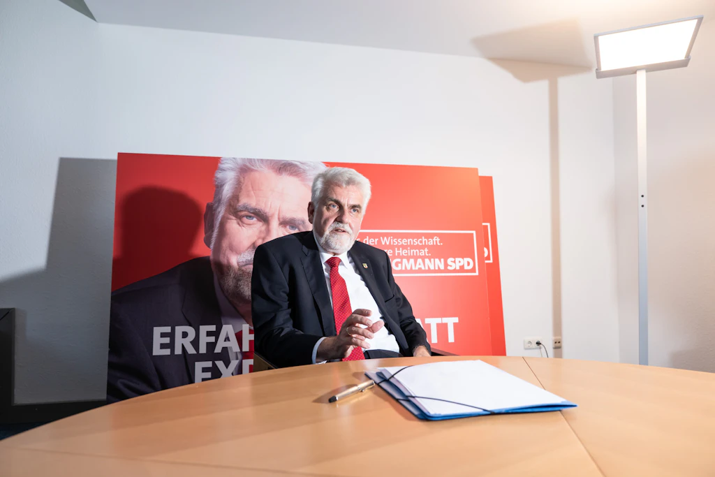 Spitzenkandidat der SPD für die Landtagswahlen in Sachsen-Anhalt Armin Willingmann im Interview in der Parteizentrale in Magdeburg.